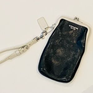 💯 Coach Wristlet